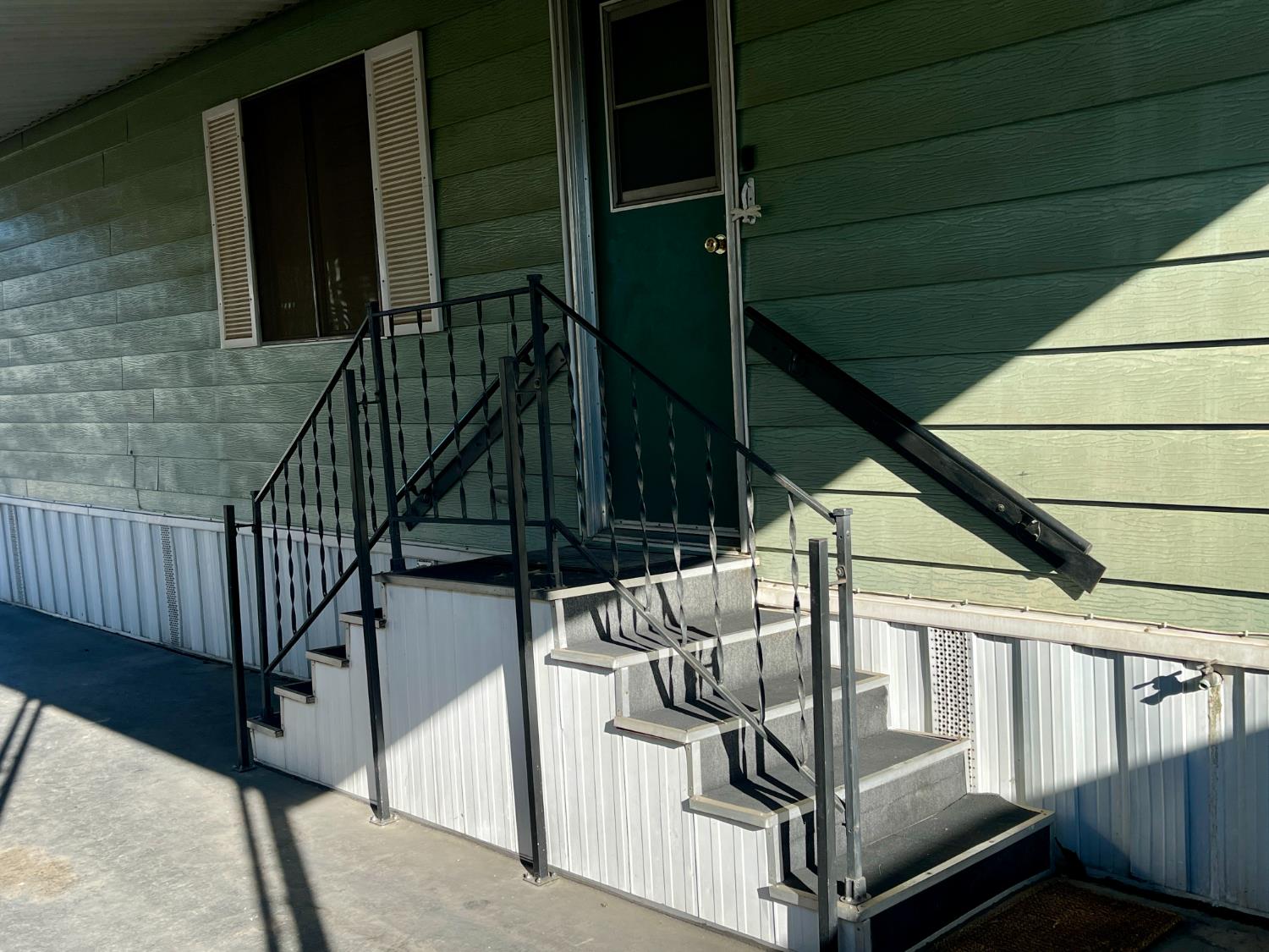 2621 Prescott Rd #114, Modesto, CA 95350