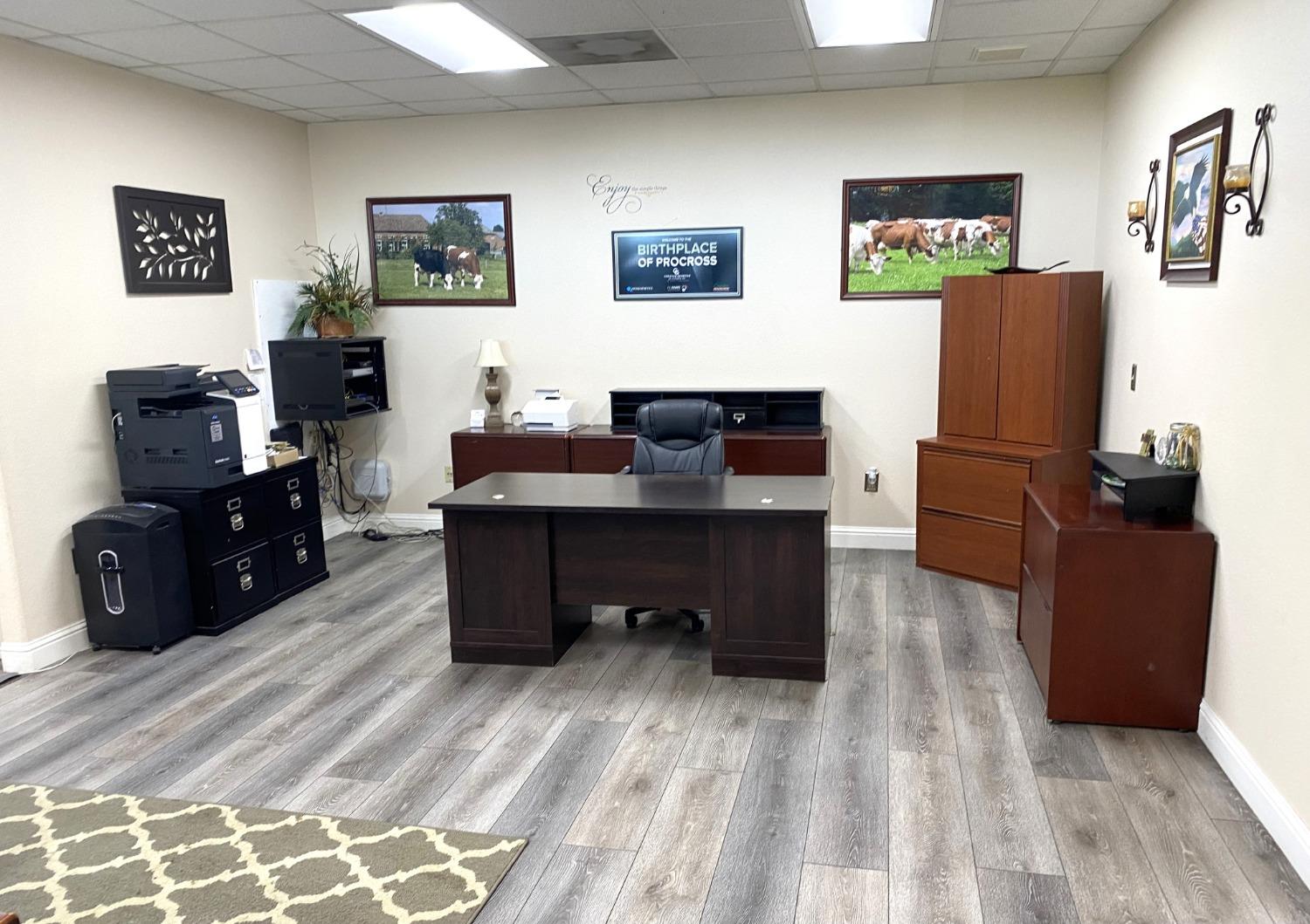 900 Post Rd, Oakdale, CA 95361