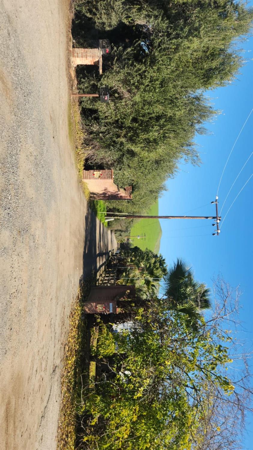 602 Spruce Rd, Exeter, CA 93221