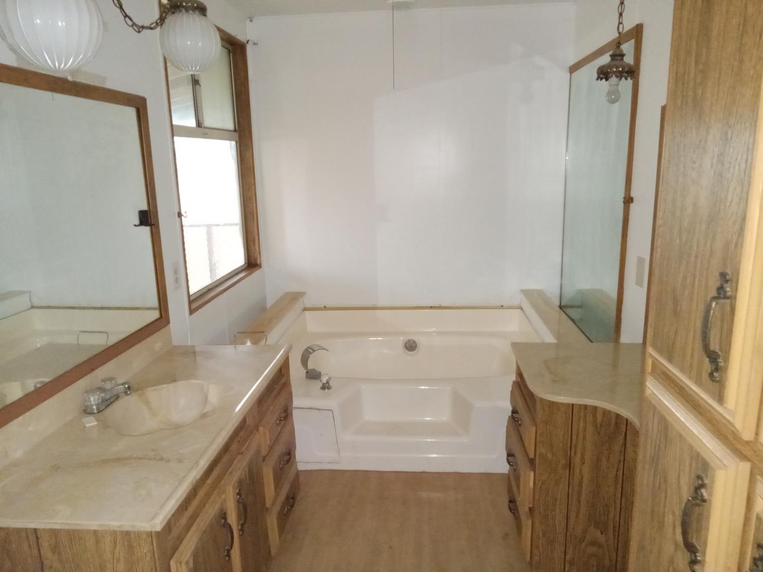 602 Spruce Rd, Exeter, CA 93221