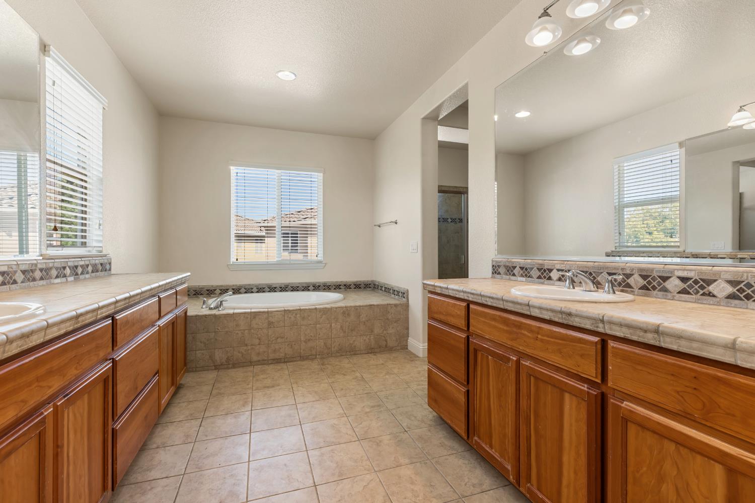 1175 Miel St, Manteca, CA 95337