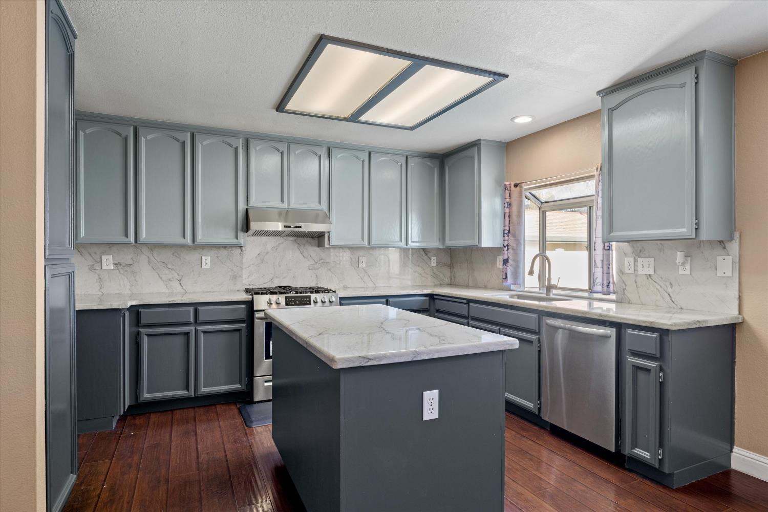 71 Reed Rd, Oakdale, CA 95361