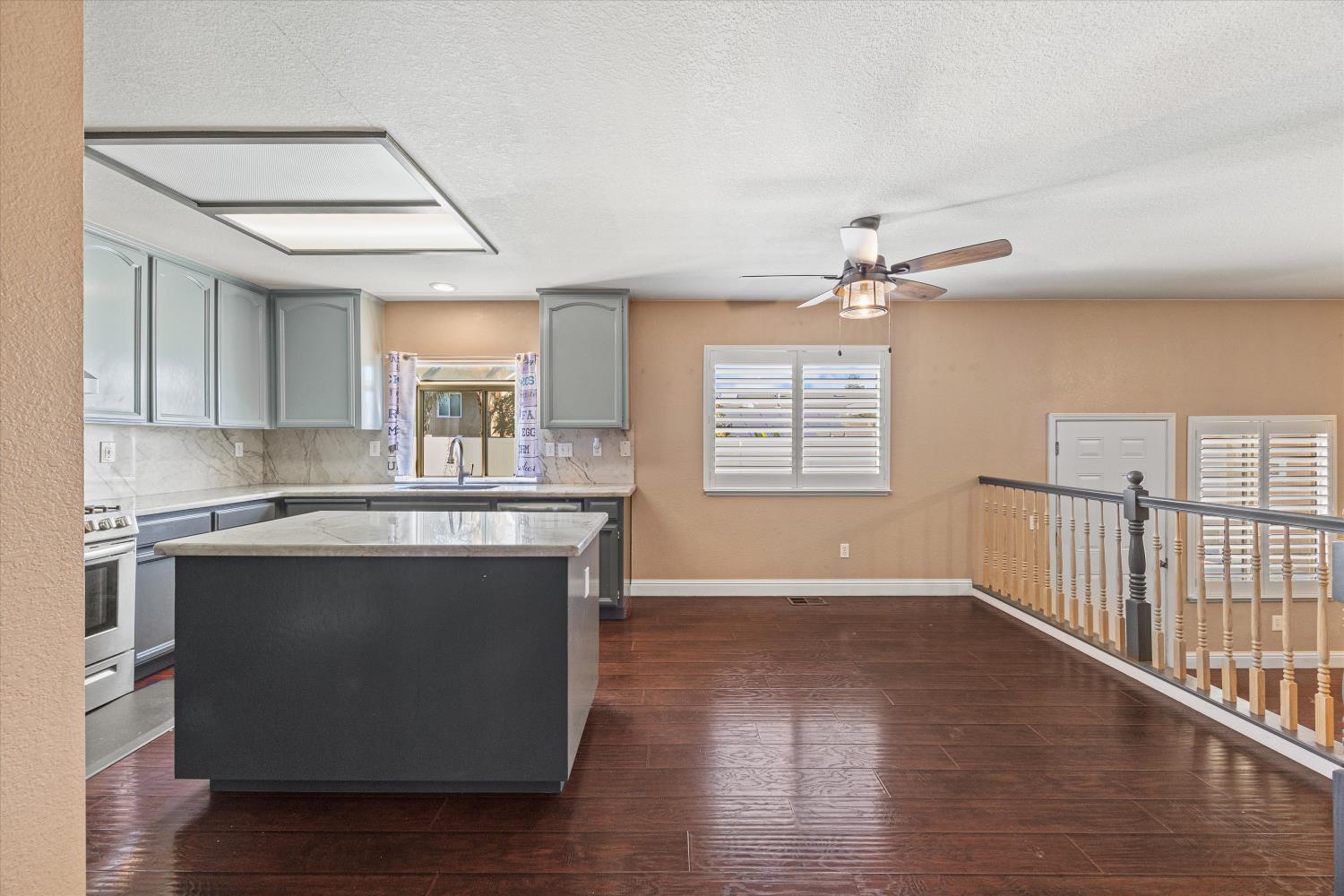 71 Reed Rd, Oakdale, CA 95361