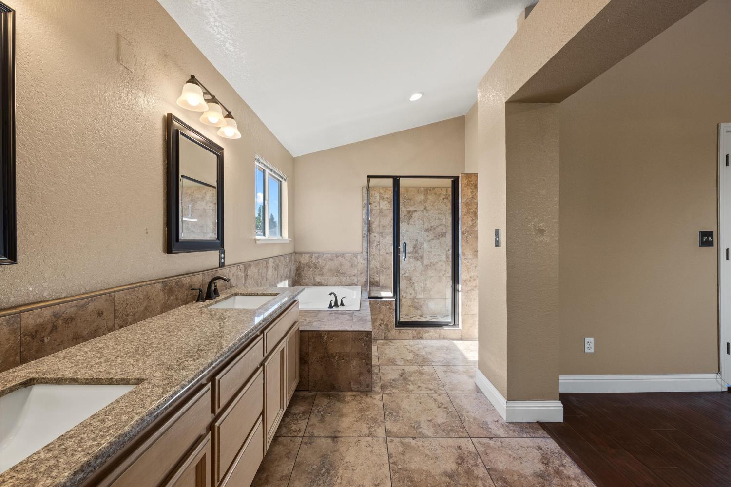 71 Reed Rd, Oakdale, CA 95361