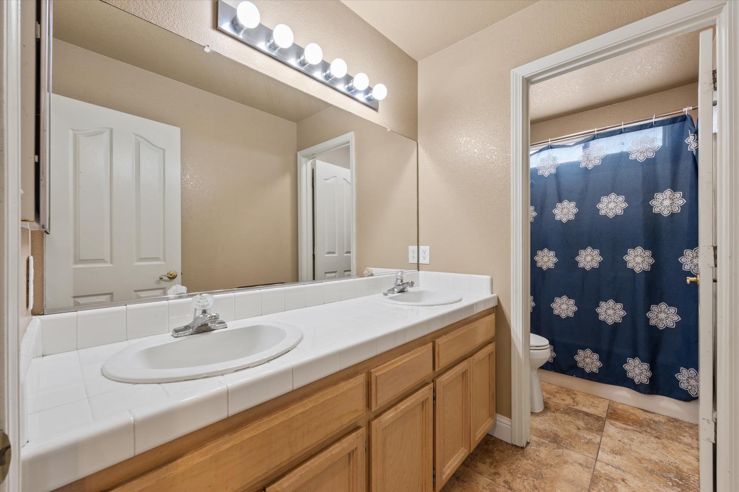 71 Reed Rd, Oakdale, CA 95361