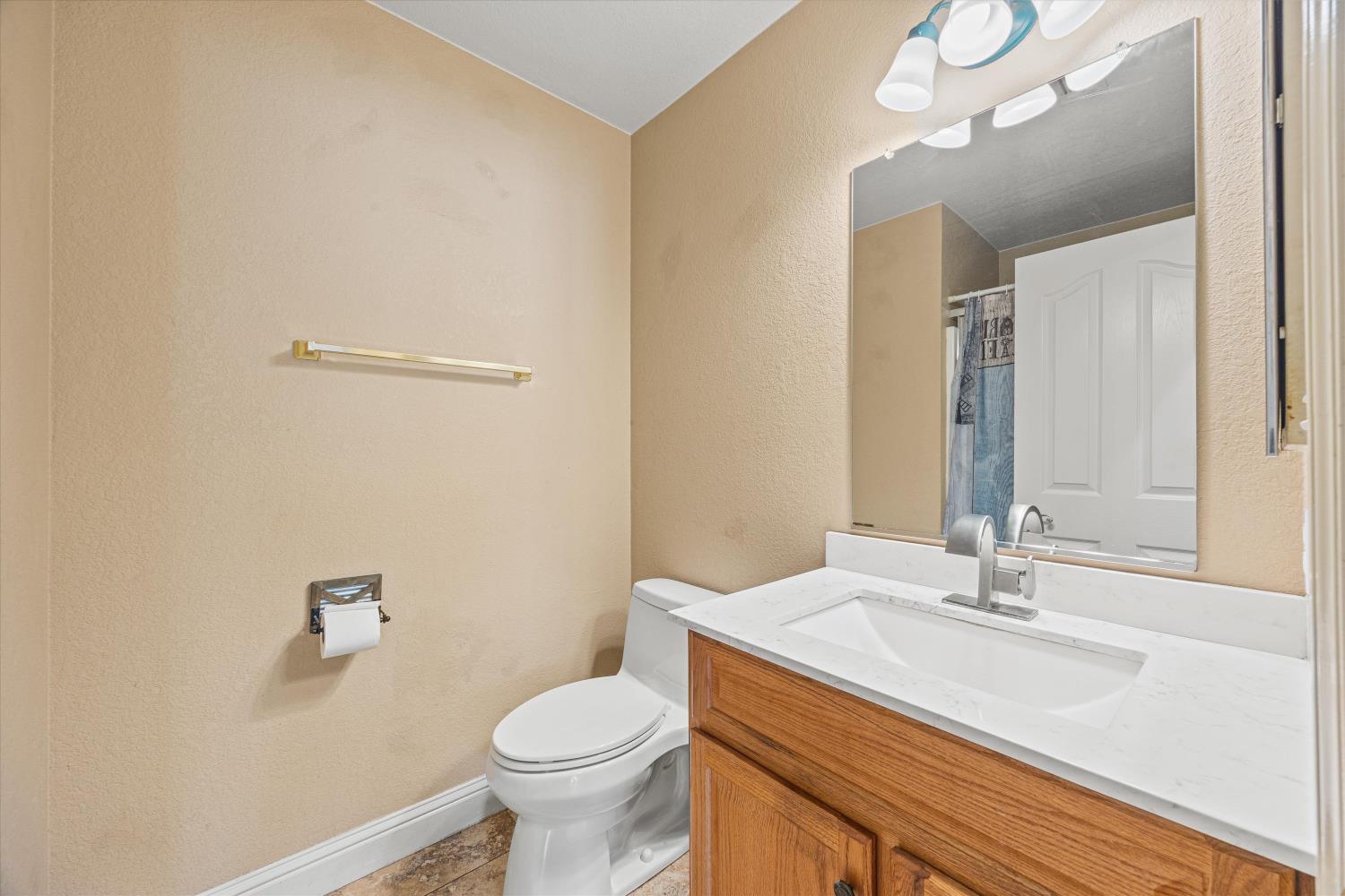 71 Reed Rd, Oakdale, CA 95361