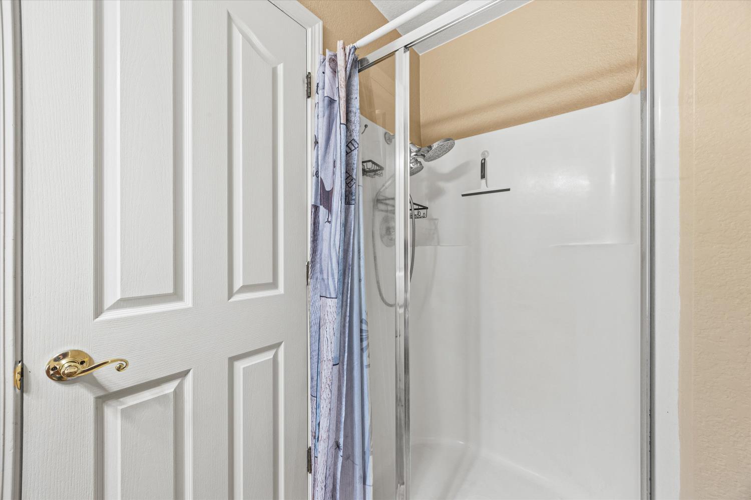 71 Reed Rd, Oakdale, CA 95361