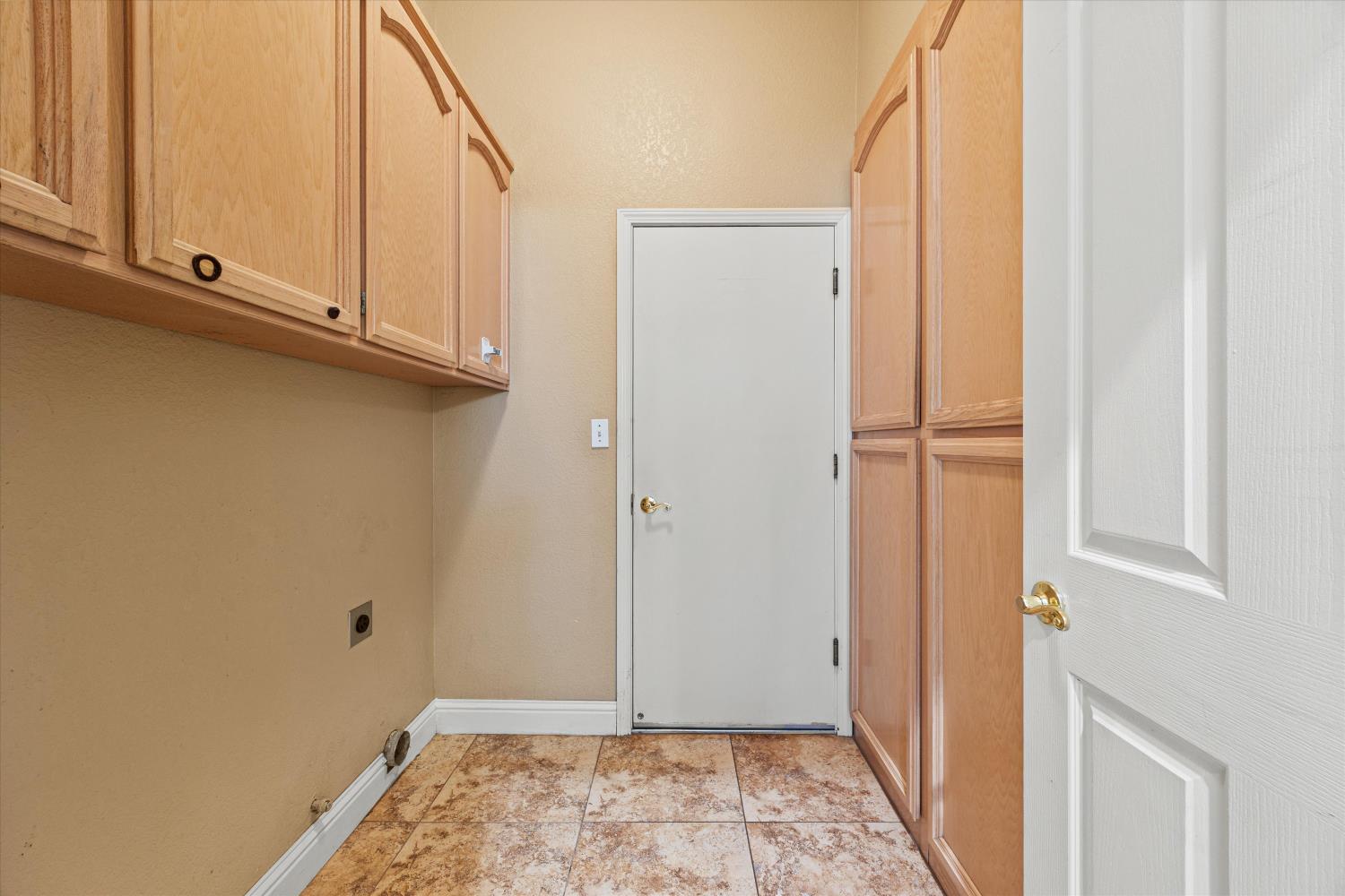 71 Reed Rd, Oakdale, CA 95361