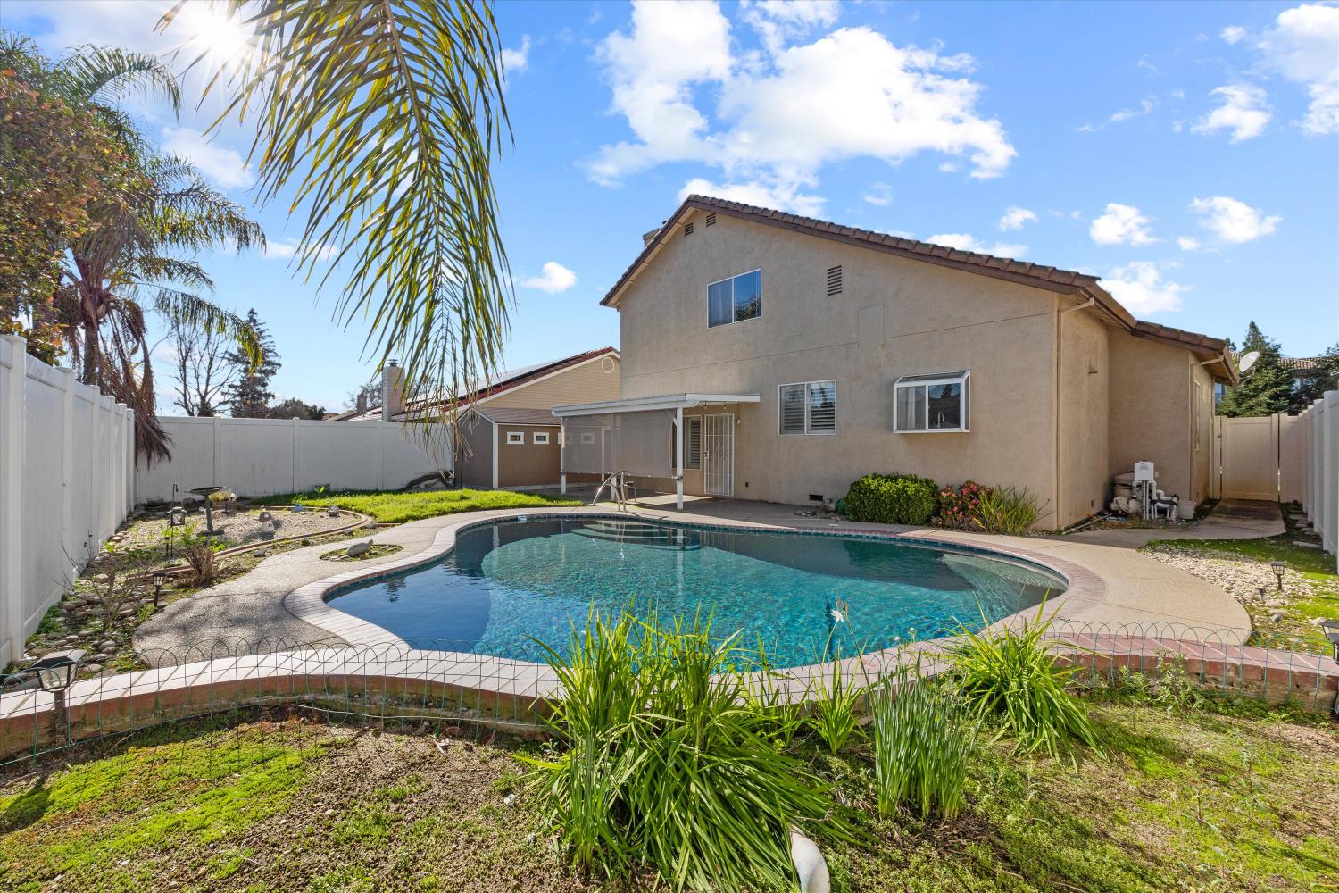 71 Reed Rd, Oakdale, CA 95361