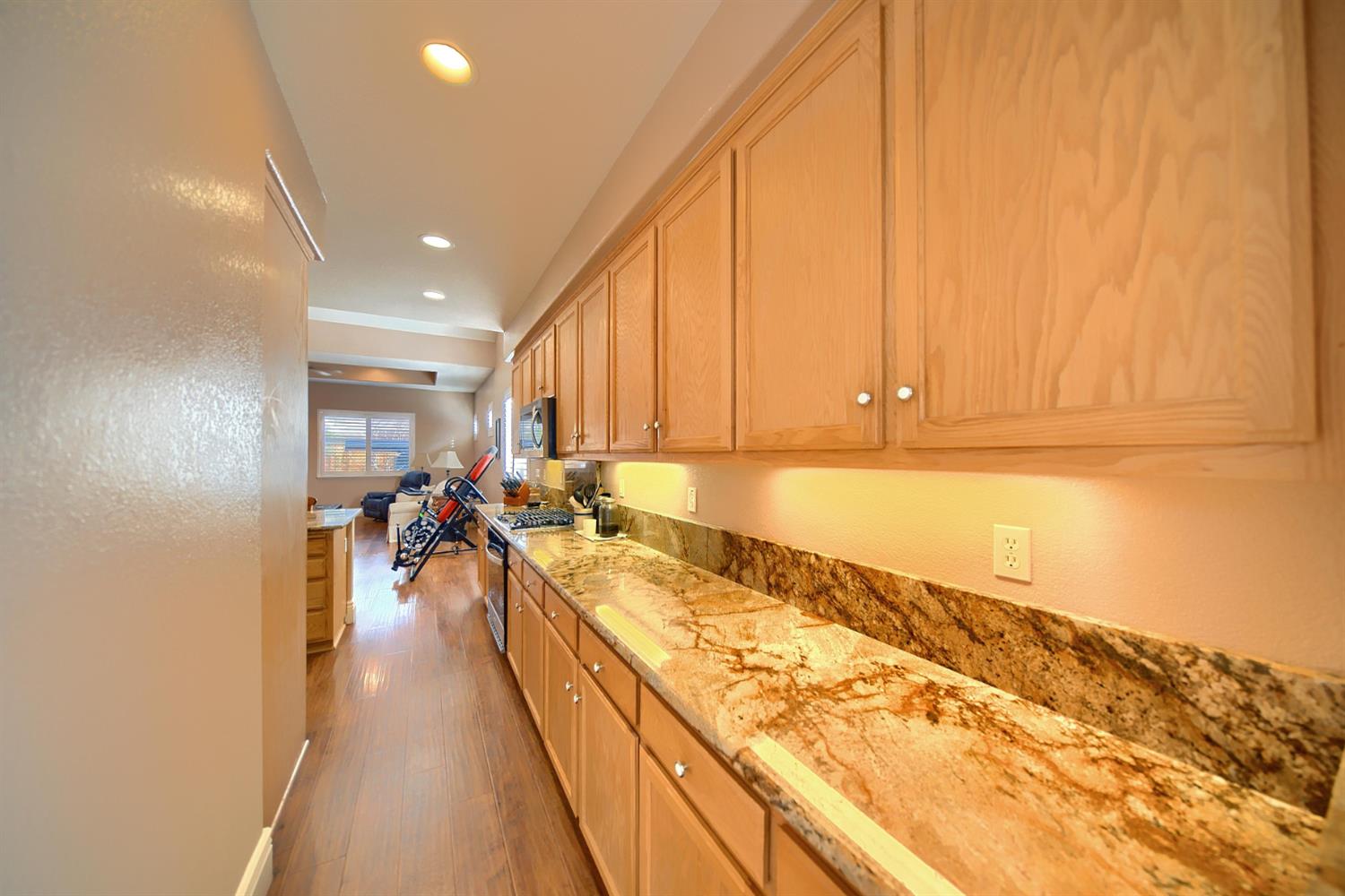 561 Branding Iron St, Oakdale, CA 95361