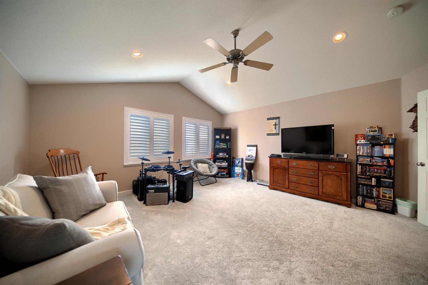 561 Branding Iron St, Oakdale, CA 95361