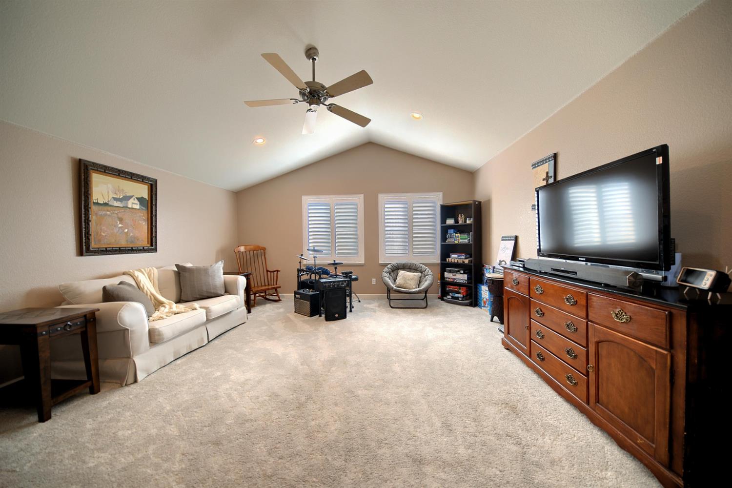 561 Branding Iron St, Oakdale, CA 95361