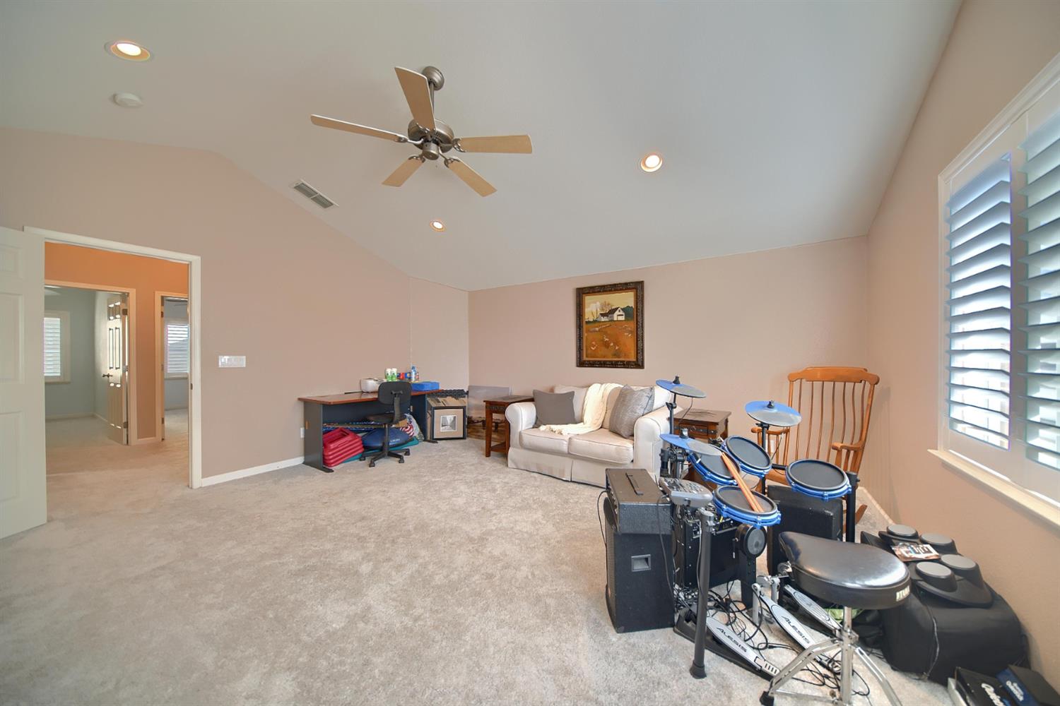 561 Branding Iron St, Oakdale, CA 95361