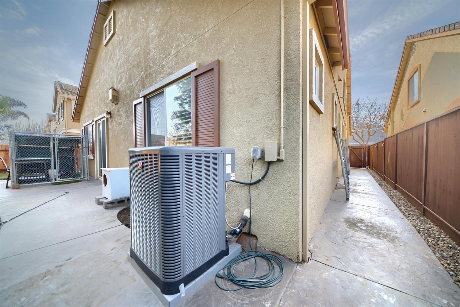 561 Branding Iron St, Oakdale, CA 95361