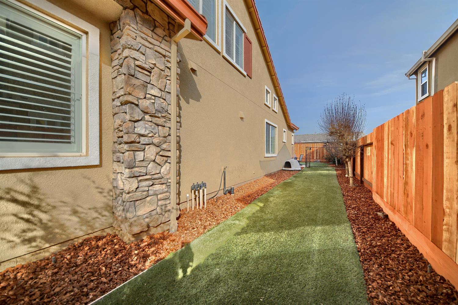 561 Branding Iron St, Oakdale, CA 95361