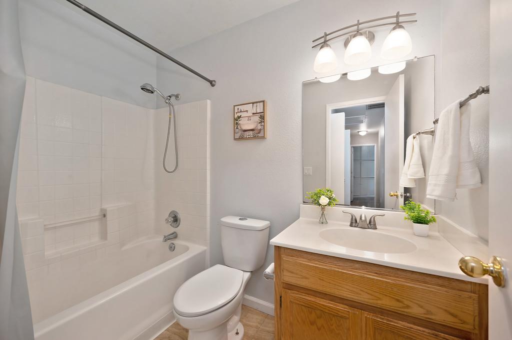 382 Victory Ave, Manteca, CA 95336