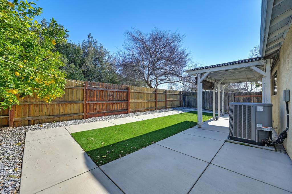 382 Victory Ave, Manteca, CA 95336