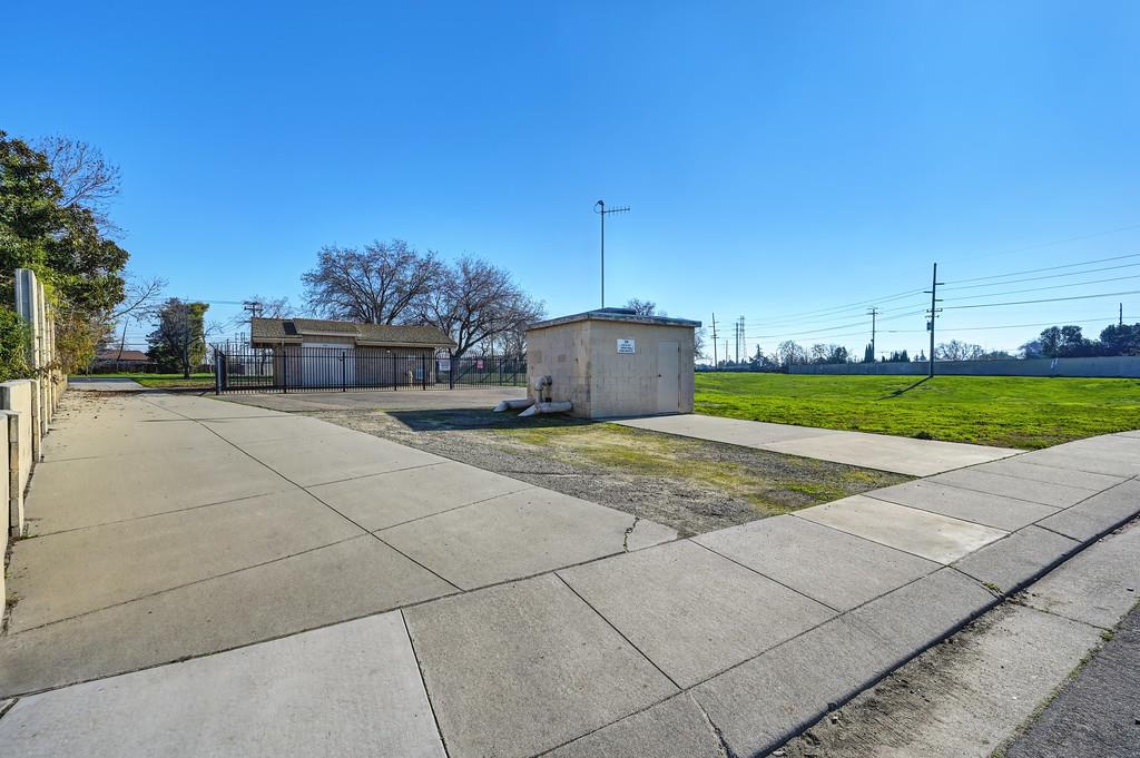382 Victory Ave, Manteca, CA 95336