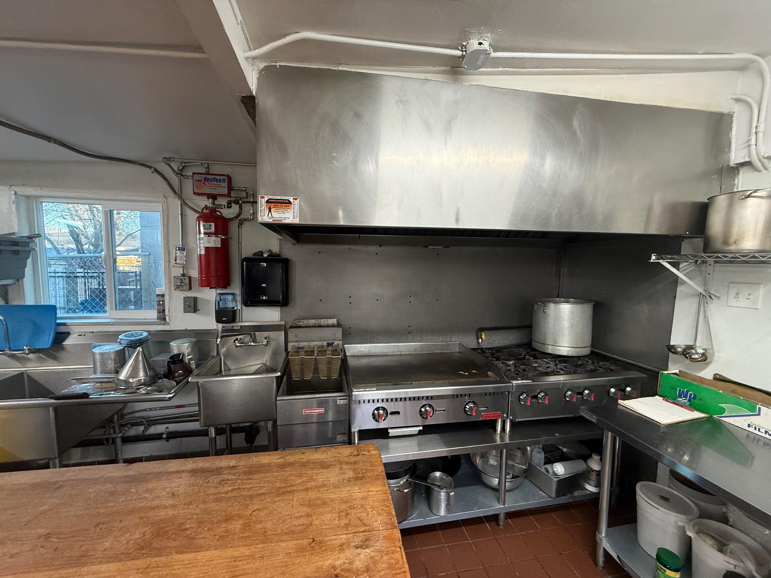 224 E St, Waterford, CA 95386