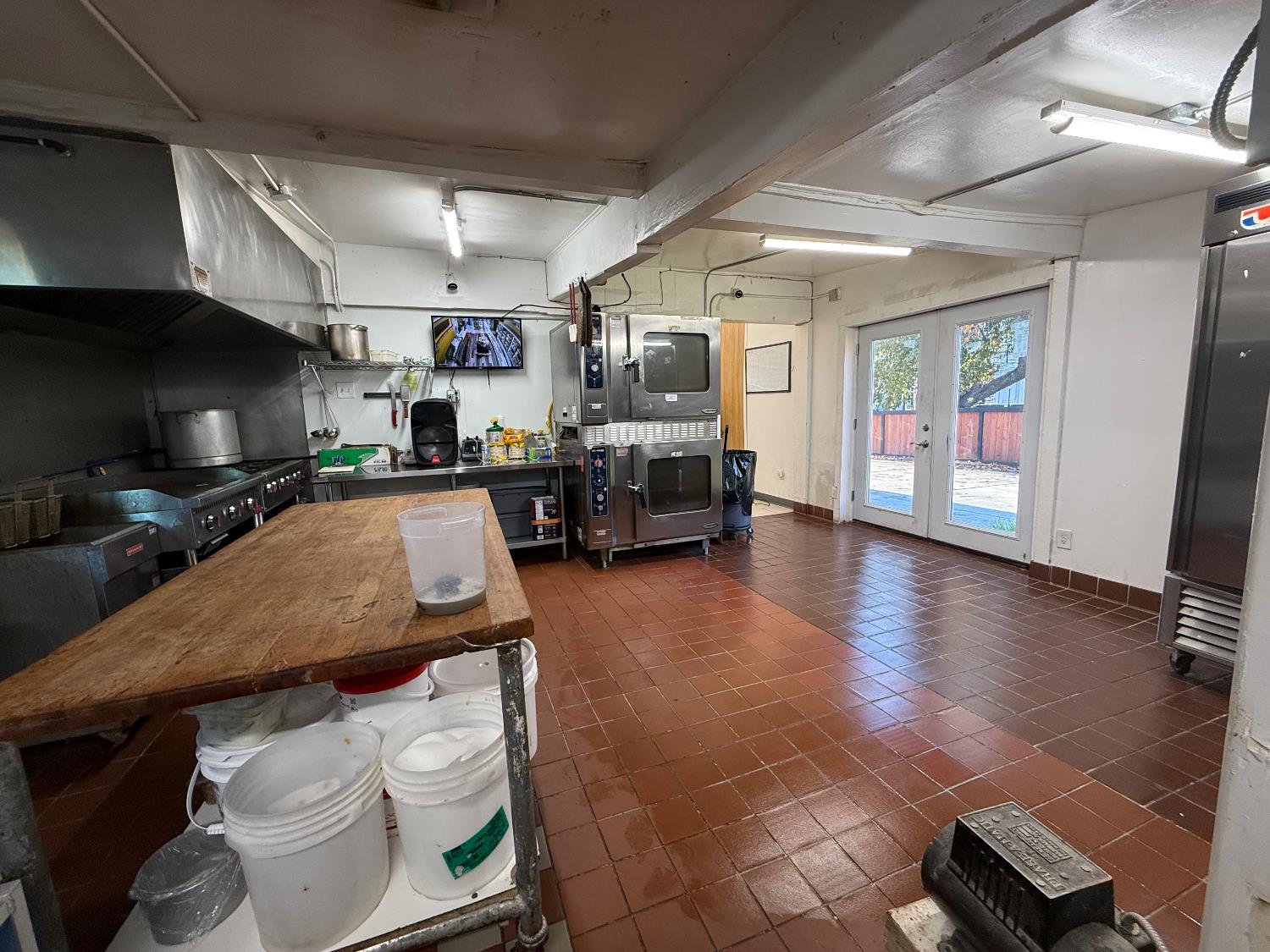 224 E St, Waterford, CA 95386