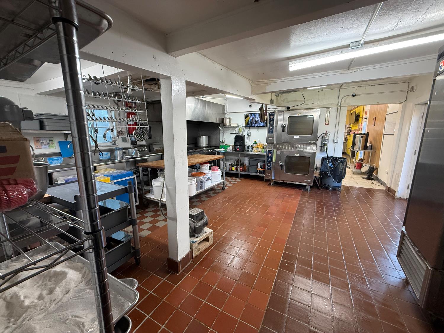 224 E St, Waterford, CA 95386