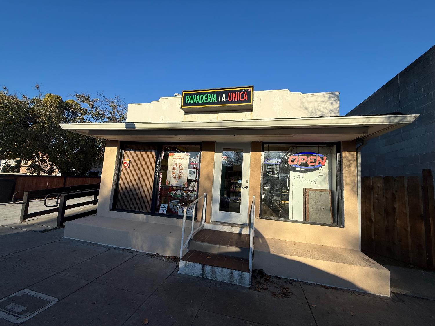 224 E St, Waterford, CA 95386