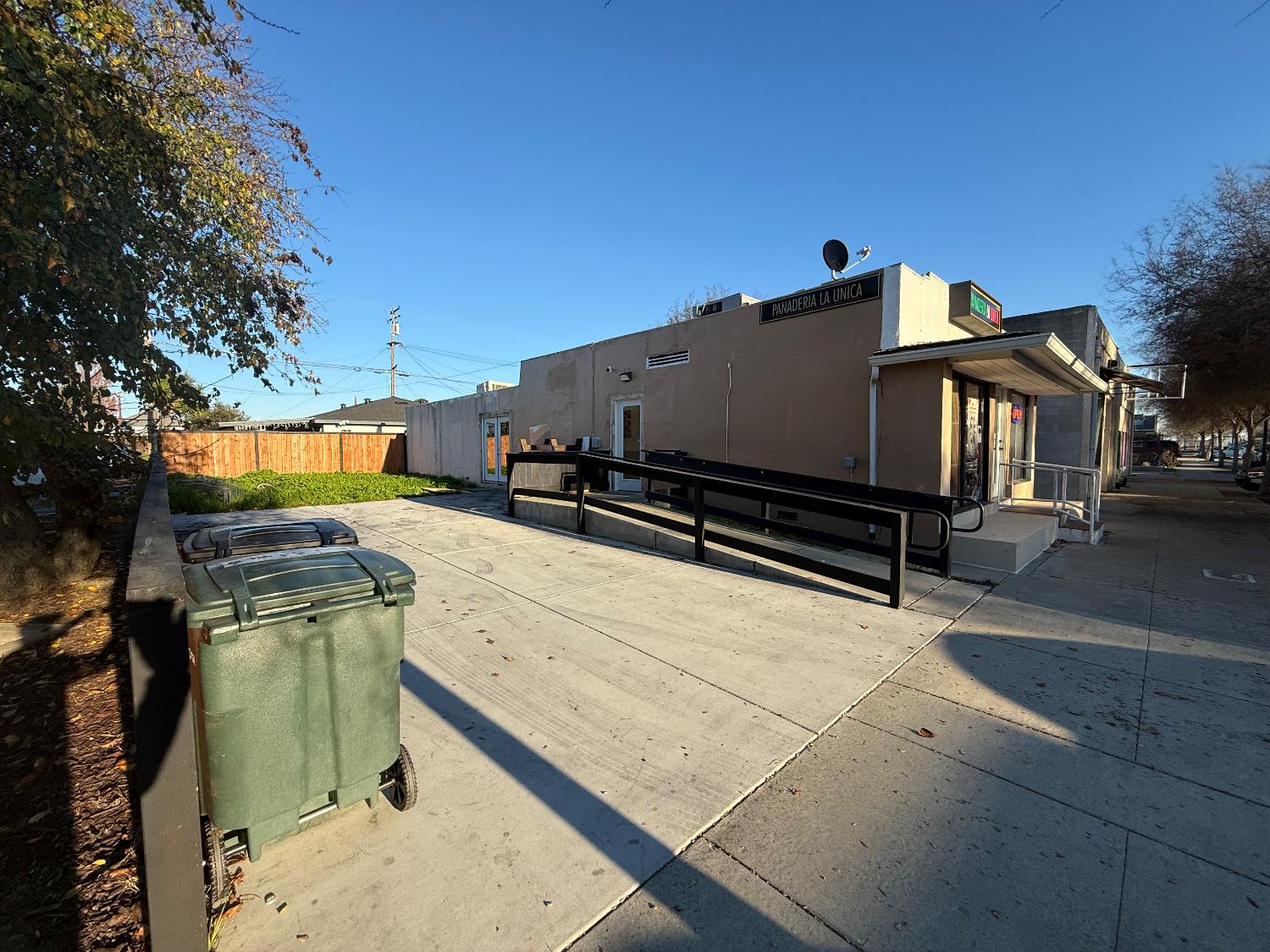 224 E St, Waterford, CA 95386