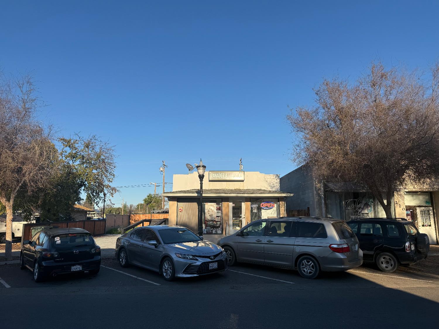 224 E St, Waterford, CA 95386