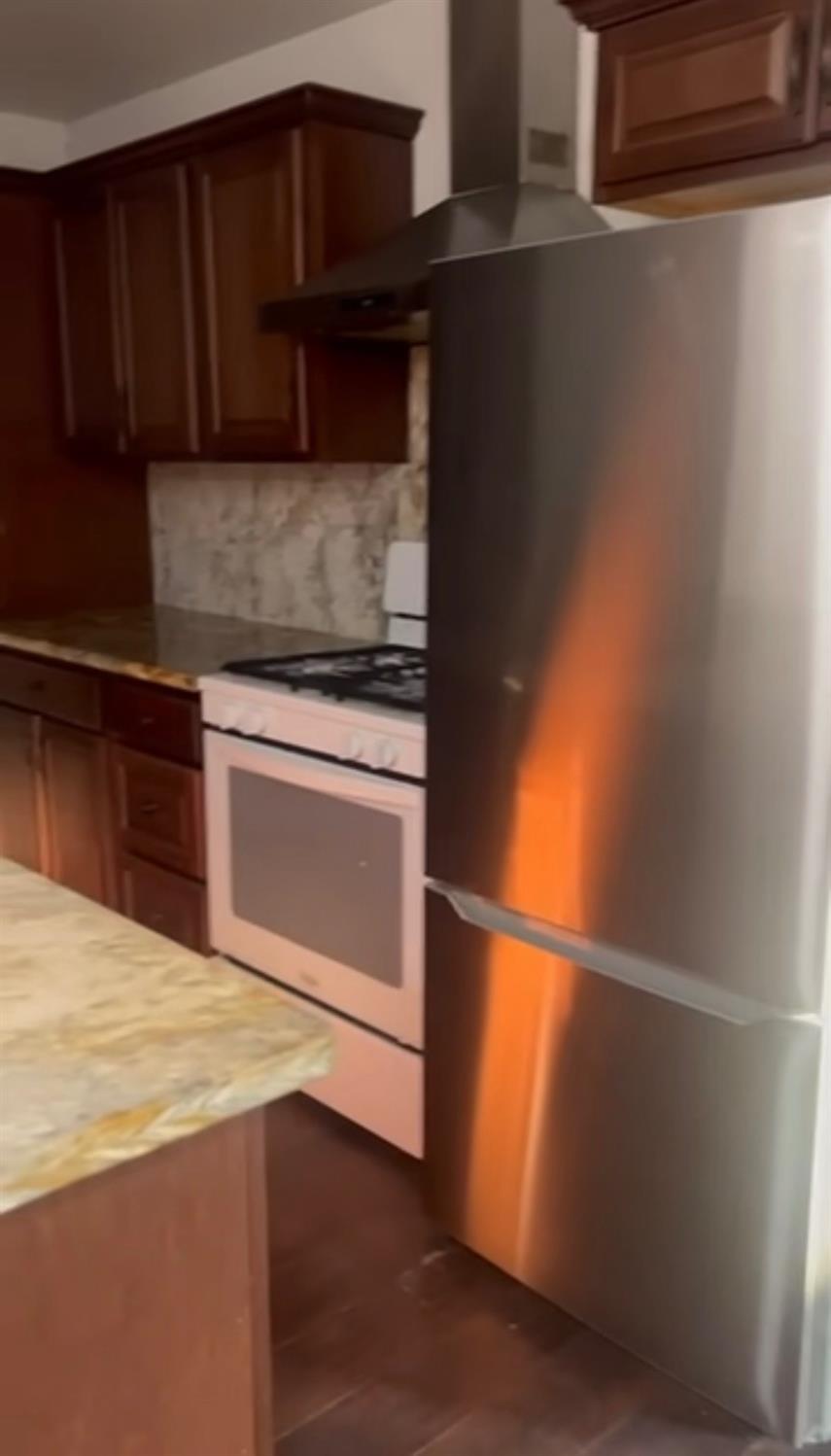 224 E St, Waterford, CA 95386