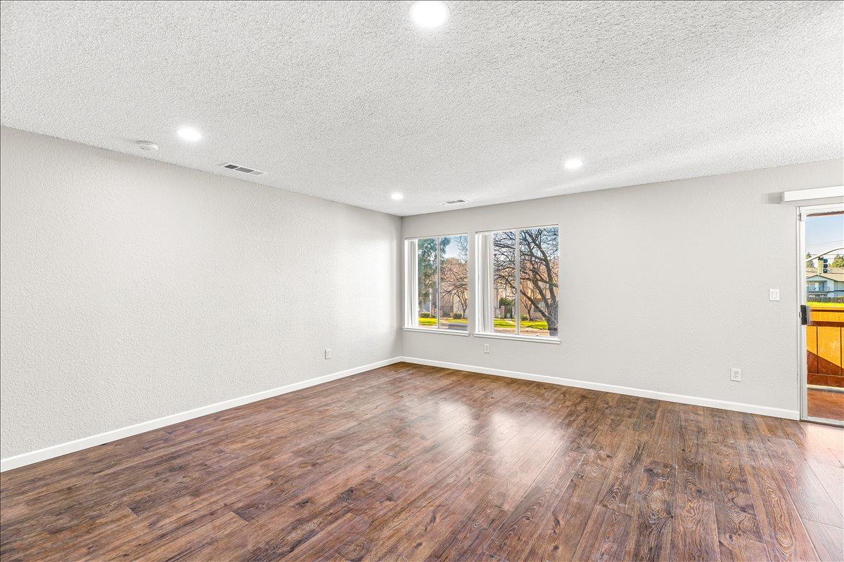 495 Cherry Ln #G, Manteca, CA 95337