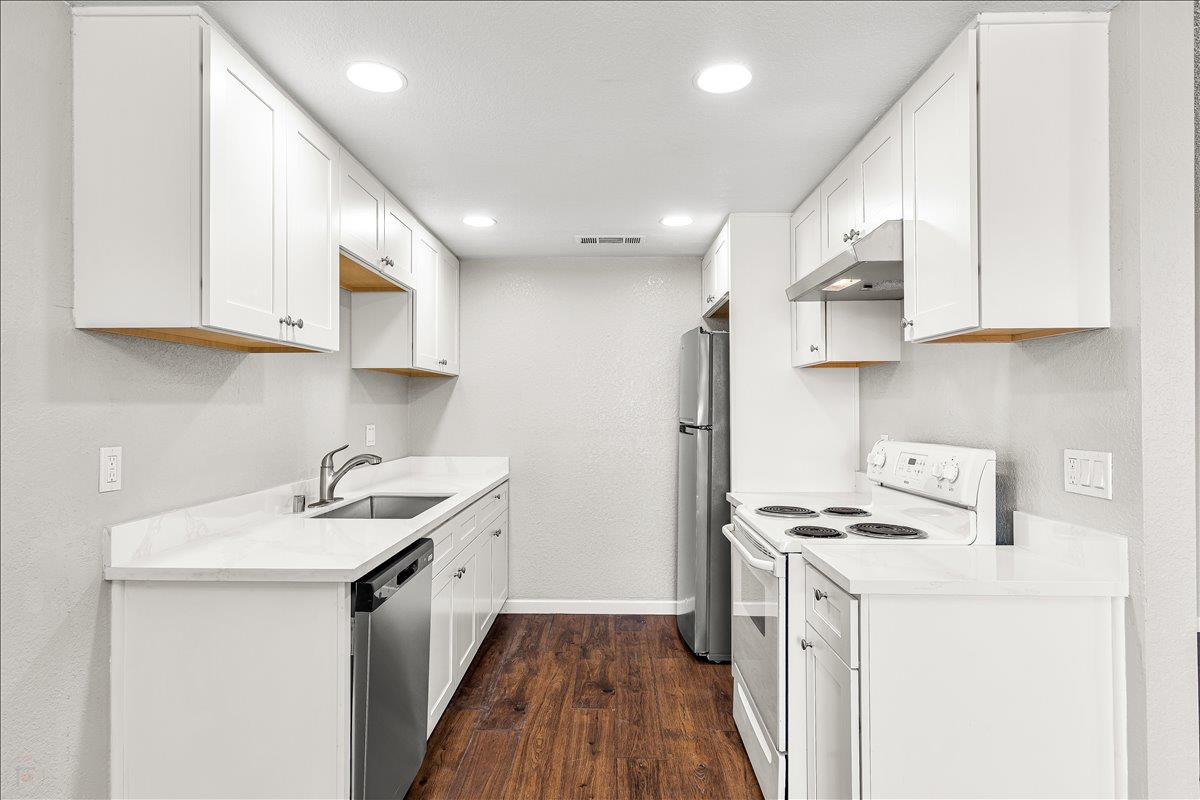 495 Cherry Ln #G, Manteca, CA 95337