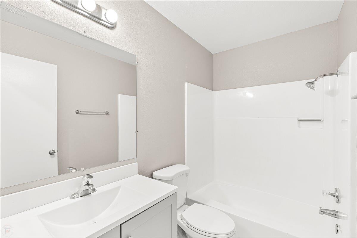 495 Cherry Ln #G, Manteca, CA 95337