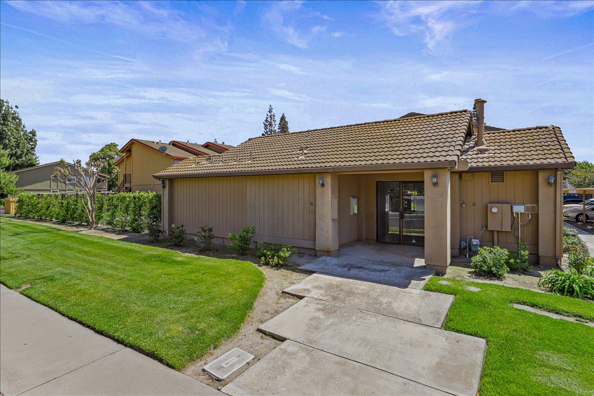495 Cherry Ln #G, Manteca, CA 95337