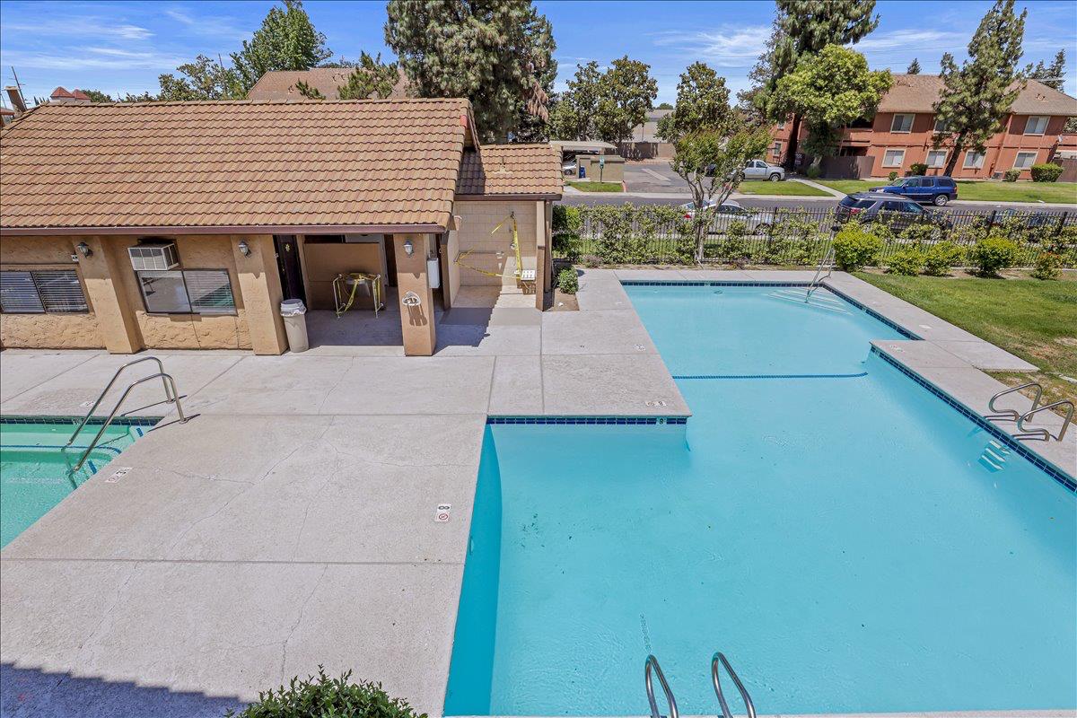 495 Cherry Ln #G, Manteca, CA 95337