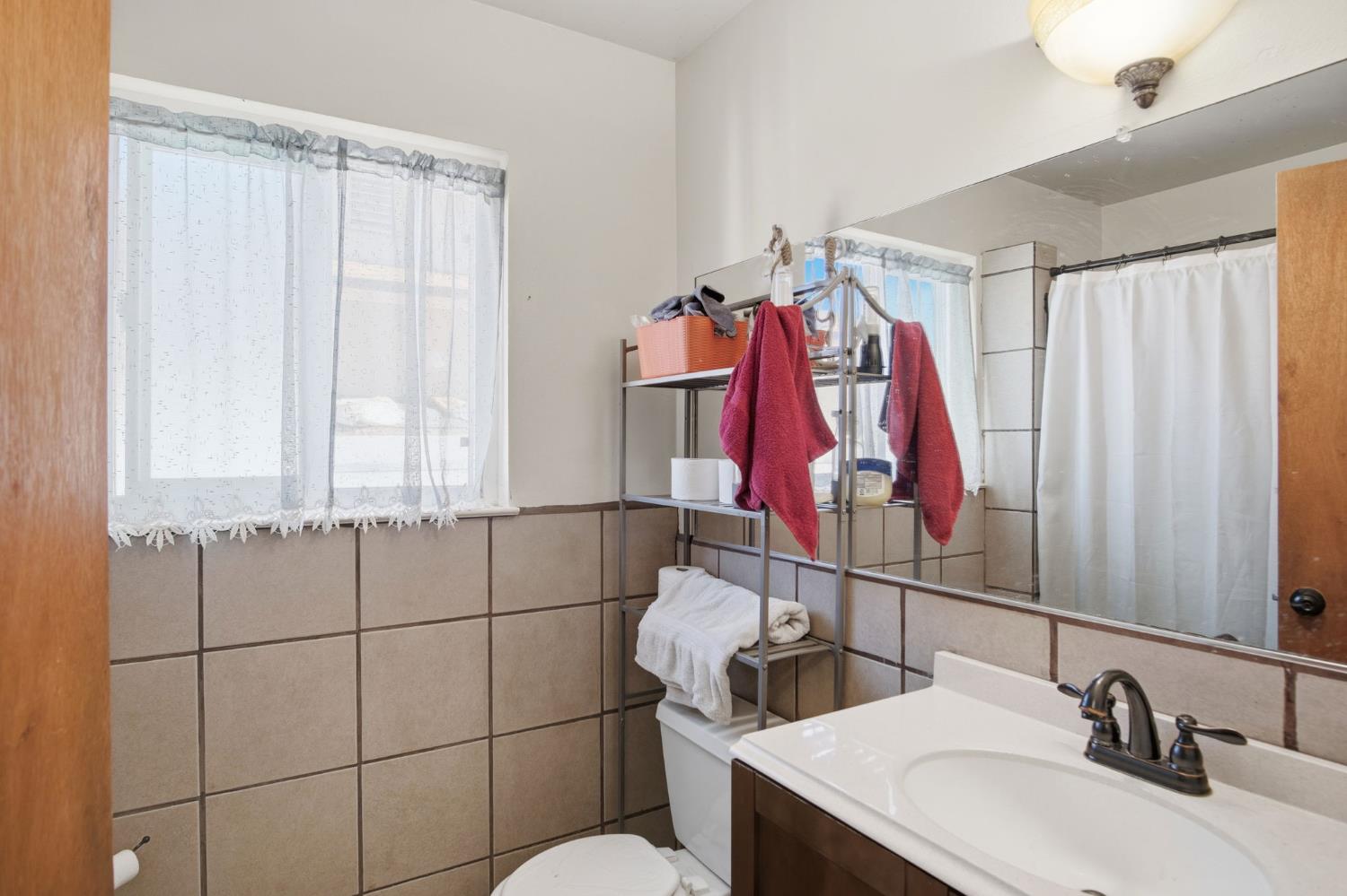 1436 Montclair Dr, Modesto, CA 95350