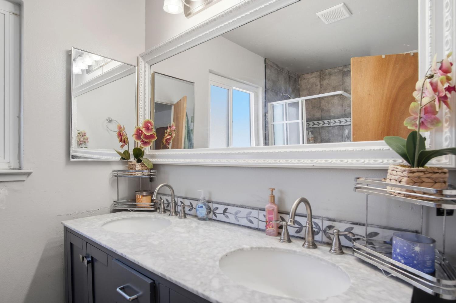 1436 Montclair Dr, Modesto, CA 95350