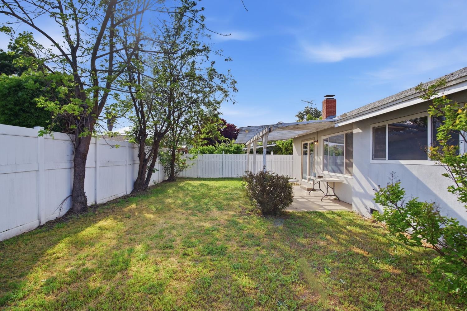 1436 Montclair Dr, Modesto, CA 95350