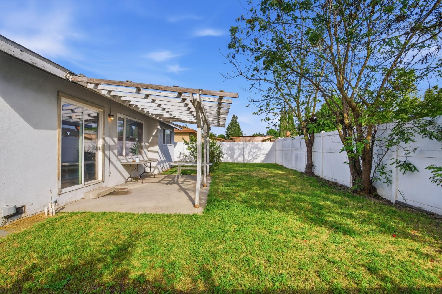 1436 Montclair Dr, Modesto, CA 95350