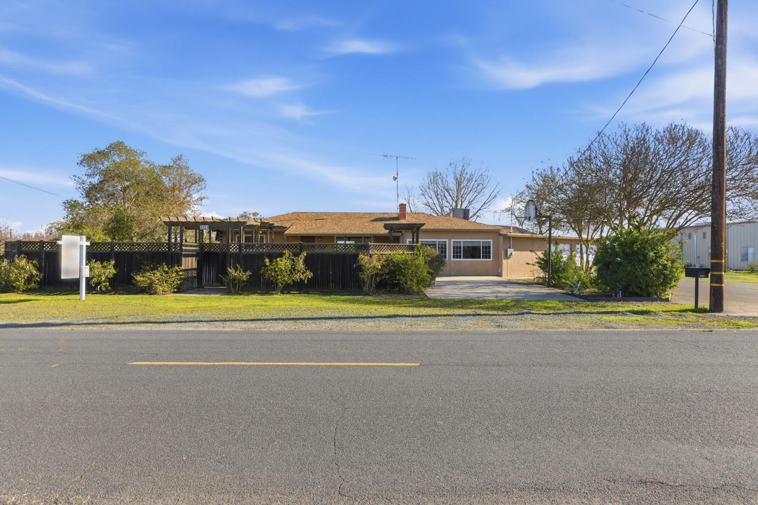 4224 Griffin Rd, Hughson, CA 95326