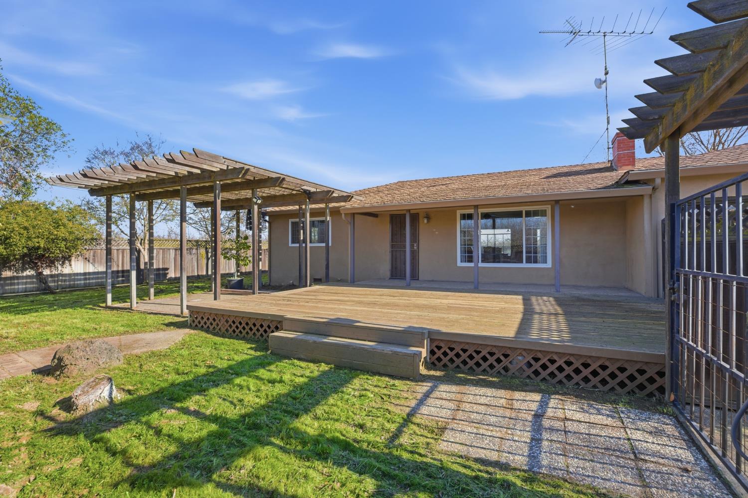 4224 Griffin Rd, Hughson, CA 95326