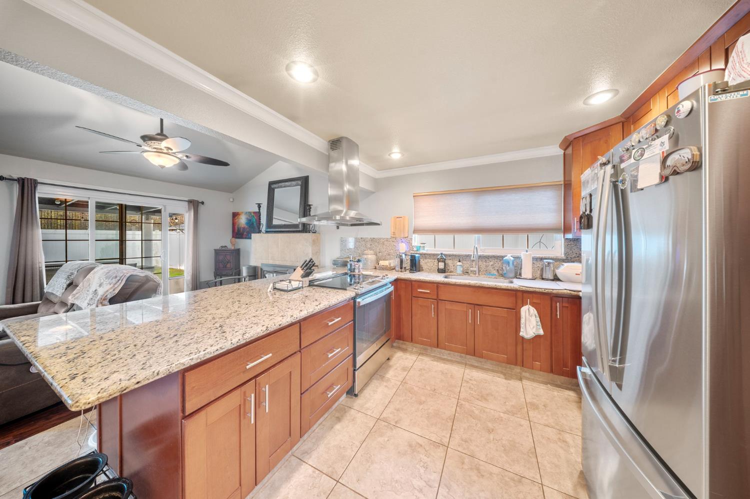 1296 E D St, Oakdale, CA 95361