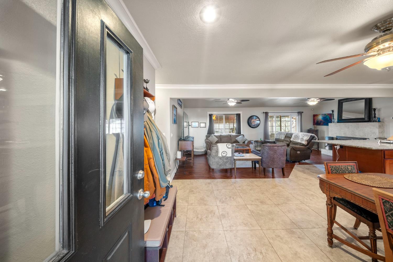 1296 E D St, Oakdale, CA 95361