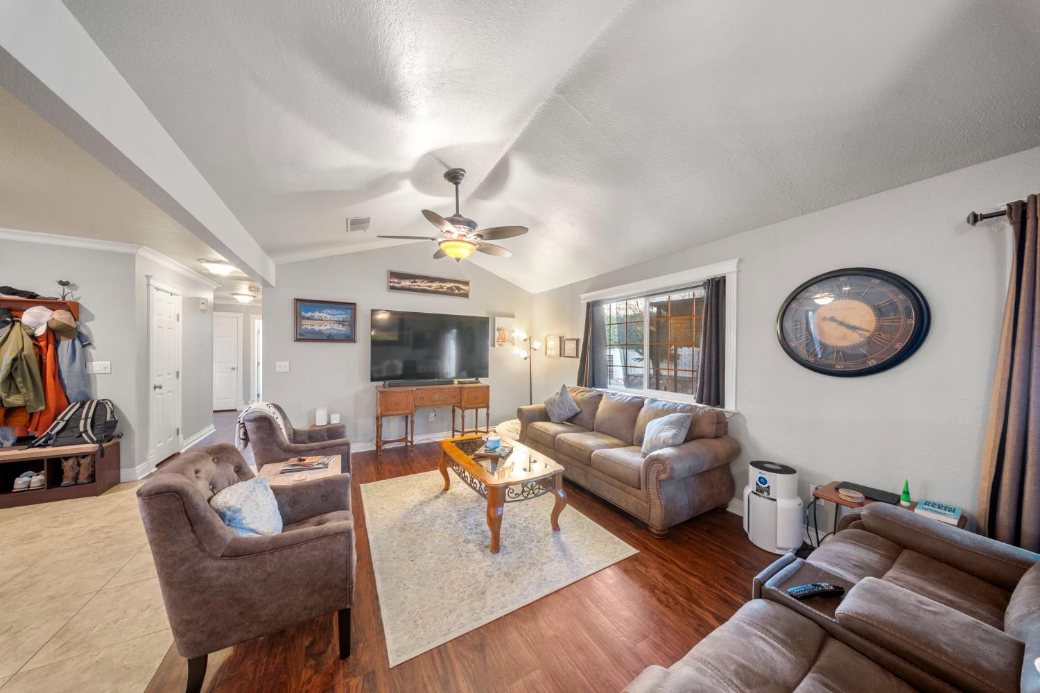 1296 E D St, Oakdale, CA 95361