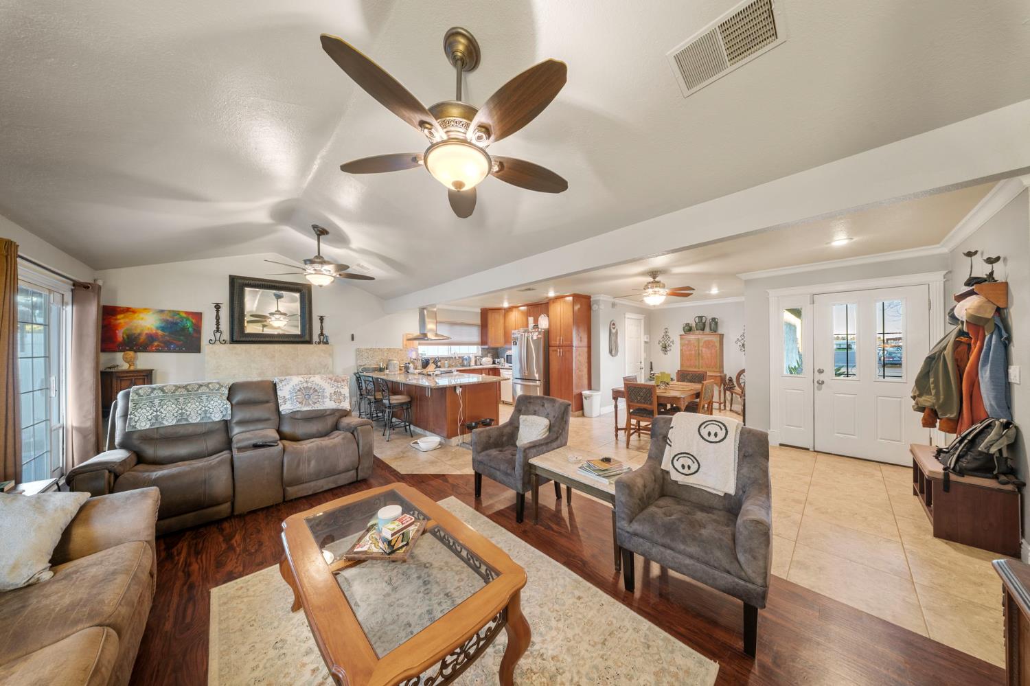 1296 E D St, Oakdale, CA 95361