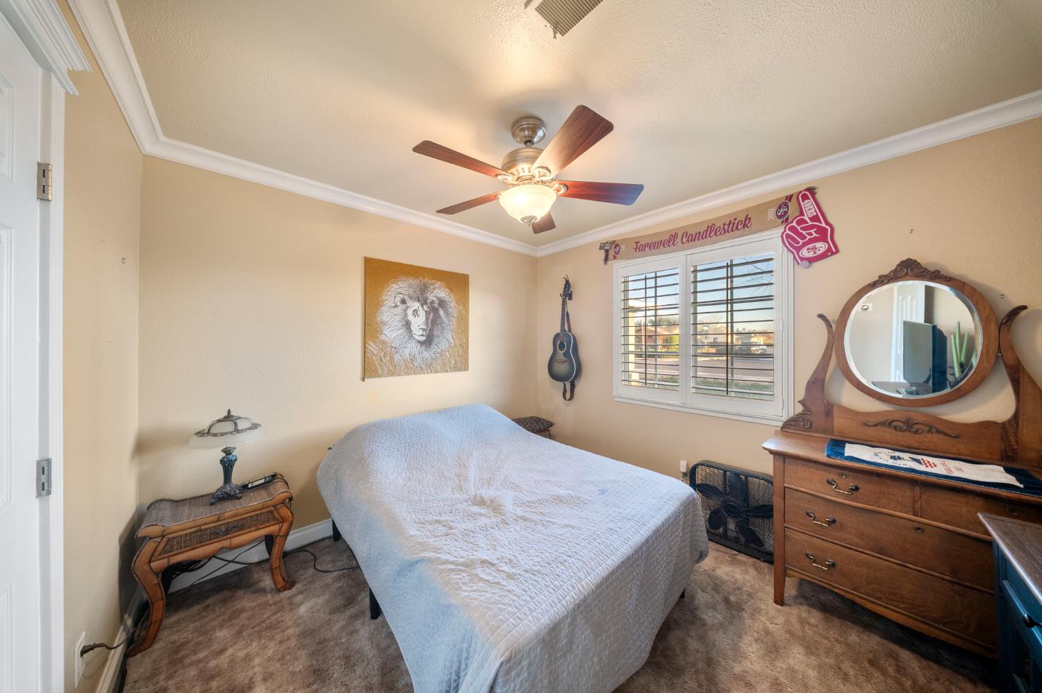 1296 E D St, Oakdale, CA 95361