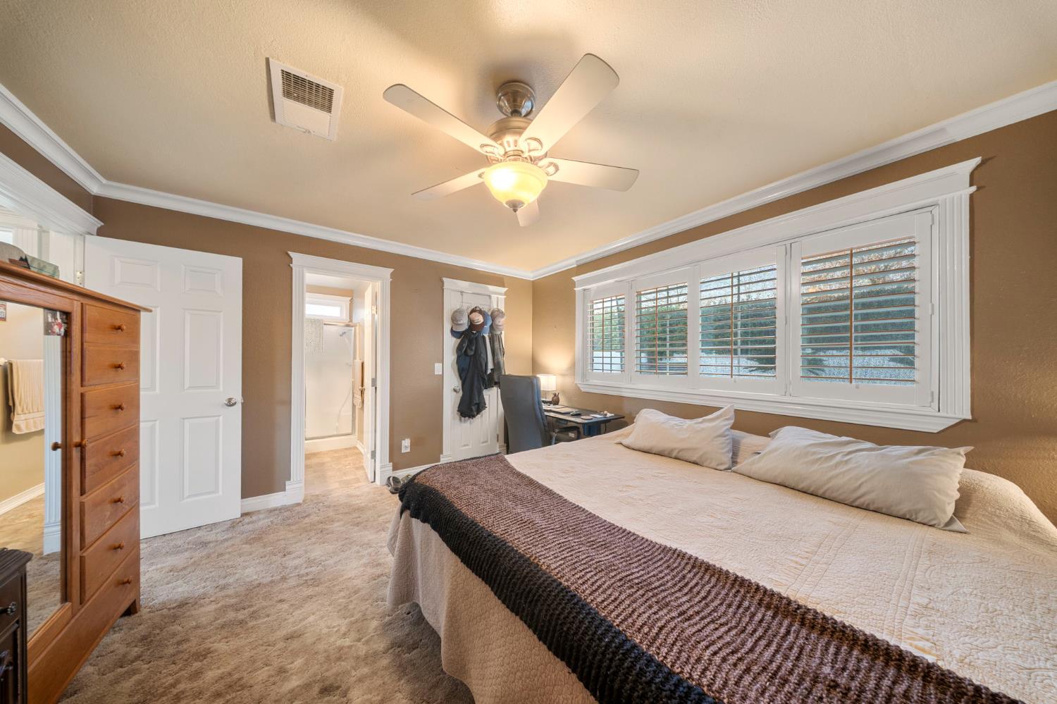 1296 E D St, Oakdale, CA 95361