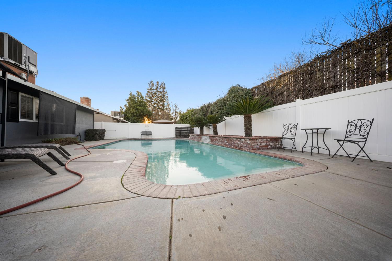 1296 E D St, Oakdale, CA 95361