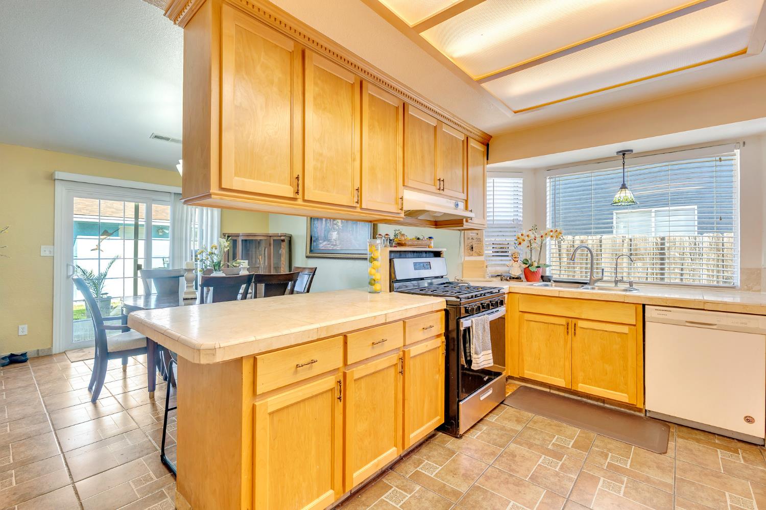 828 Olivewood Dr, Los Banos, CA 93635