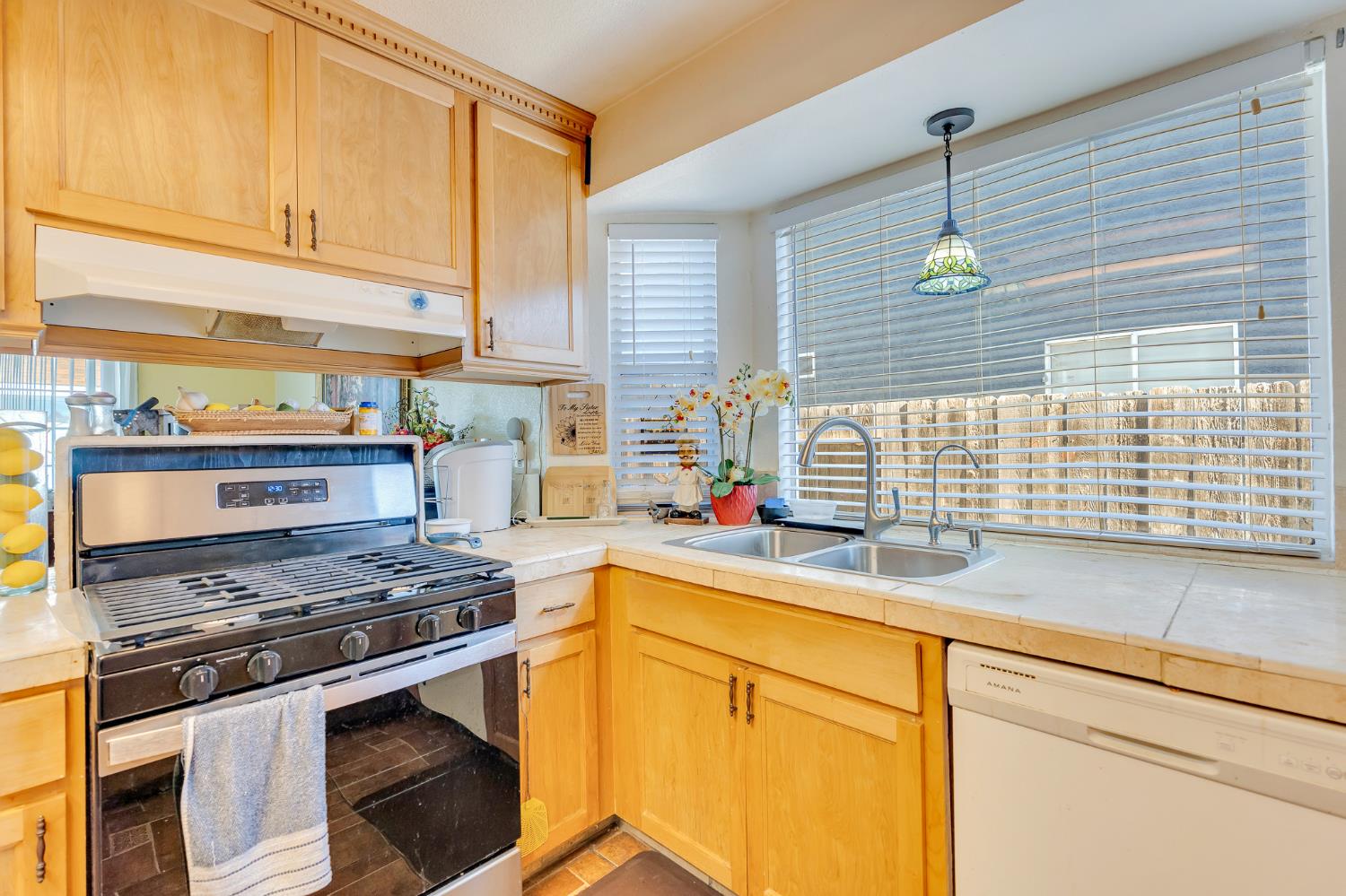 828 Olivewood Dr, Los Banos, CA 93635