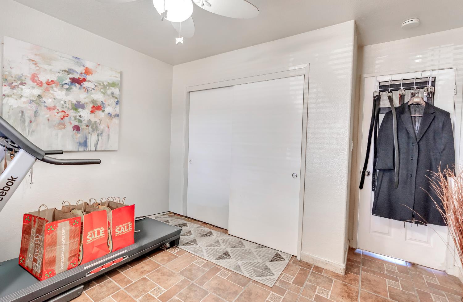 828 Olivewood Dr, Los Banos, CA 93635